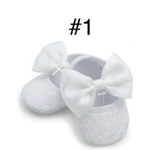 Three different shoe designs, let me know witch ones and what size you want.